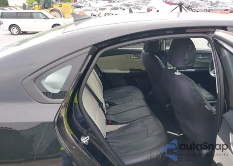 2022 Kia Forte Lxs z USA, uszkodzony, nr VIN 3KPF24AD8NE481885